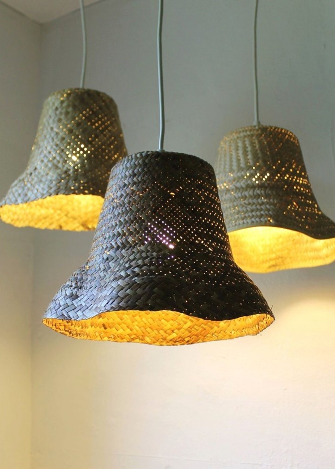 استخدام القش في تحويل مصباح كهربائي لثريات ريفية جذابة