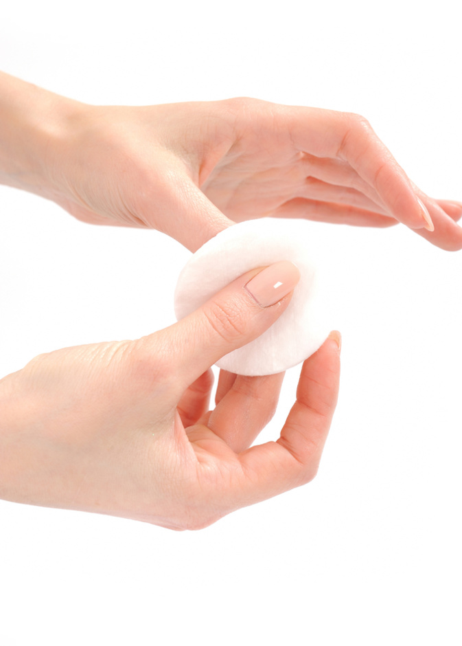 طريقة ازالة طلاء الاظافر باستخدام الخل الابيض والليمون