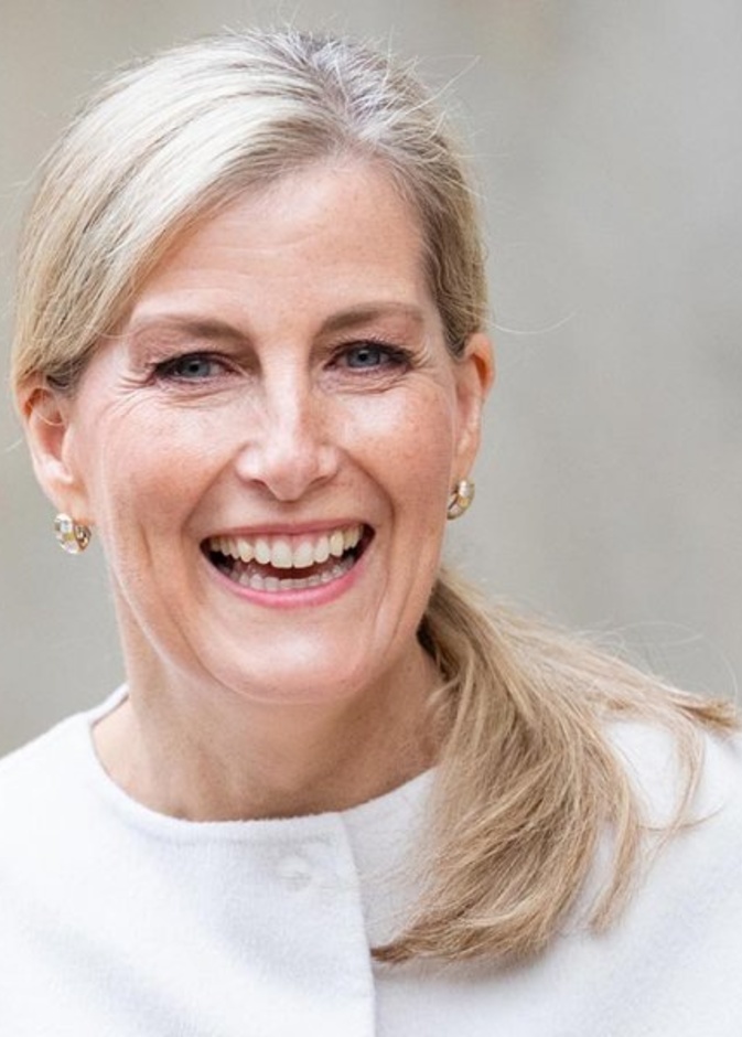 كونتيسة وسكس تفاجئ إحدى معجباتها ببادرة رائعة بمناسبة عيد ميلادها المئة