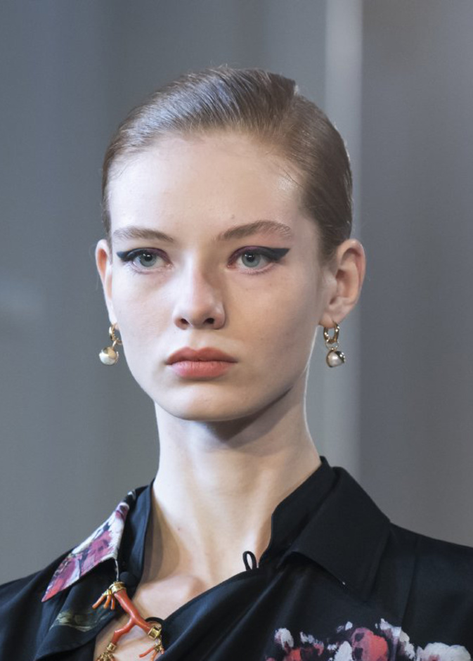  مكياج سموكي بلوني آيشادو من وحي دار Altuzarra