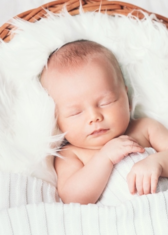 وضعية النوم الامثل للطفل حديث الولادة