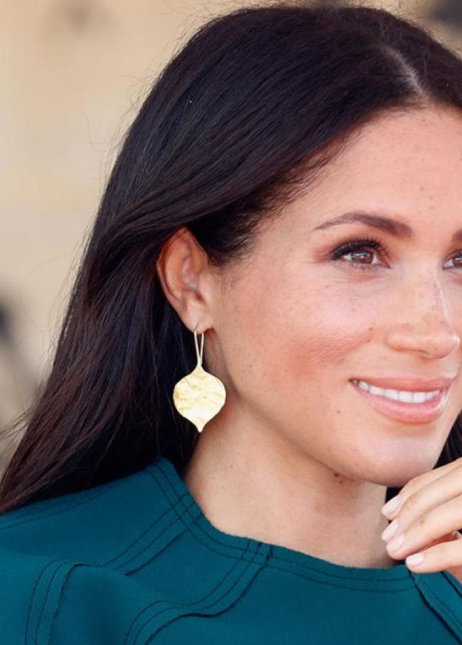 أفخم المجوهرات الملكية الناعمة من الذهب الأصفر التي تألقت بها سيدات القصر الملكي البريطاني