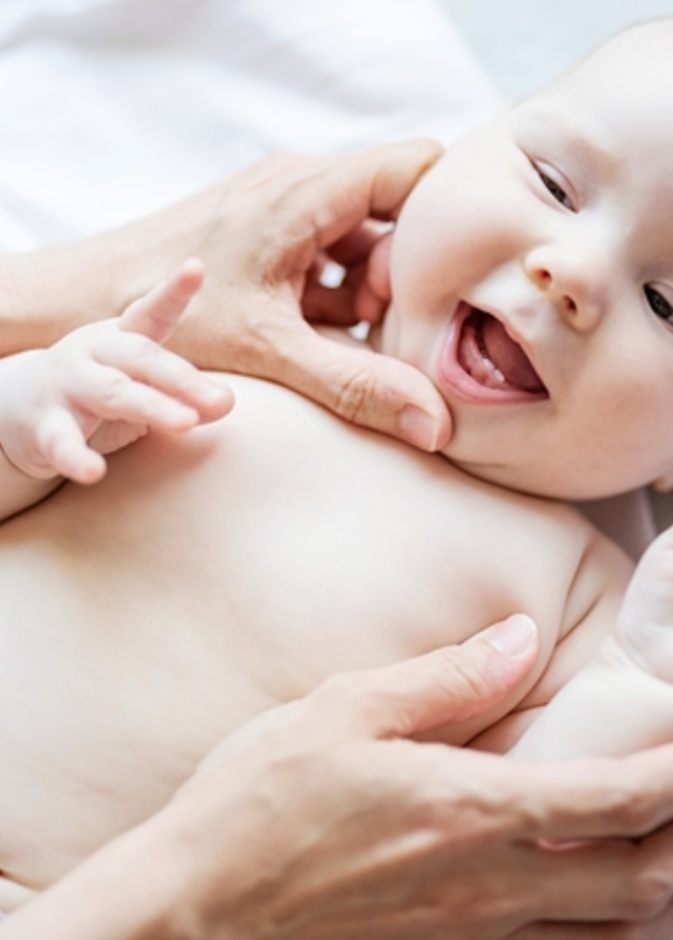 8 نصائح طبية للحفاظ على سلامة أسنان طفلك الرضيع