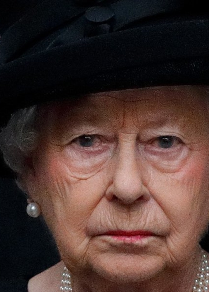 وفاة صديقة الملكة المقربة وإحدى قريباتها ليدي إليزابيث شاكرلي