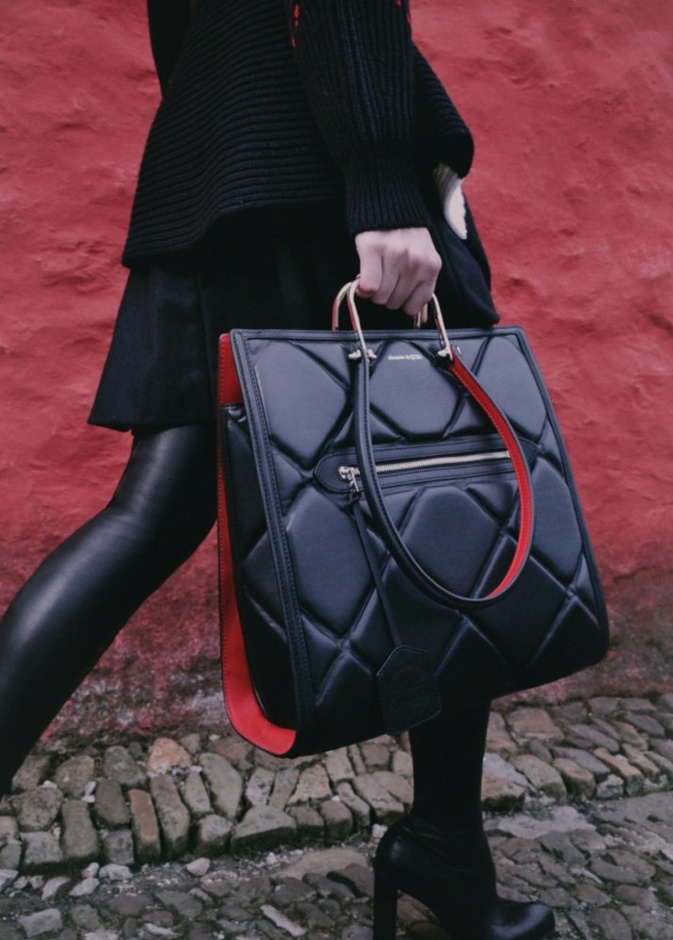 حقيبة "The Tall Story" من Alexander McQueen 