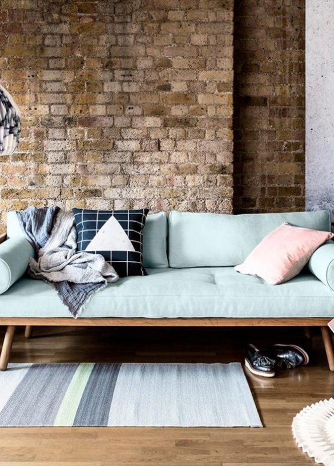 الجدران من الحجر الصرف لغرفة معيشة فريدة ومميزة