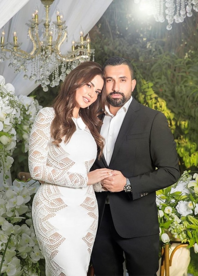  تألقت بفستان أبيض ضيق من توقيع المصمم اللبناني العالمي زهير مراد