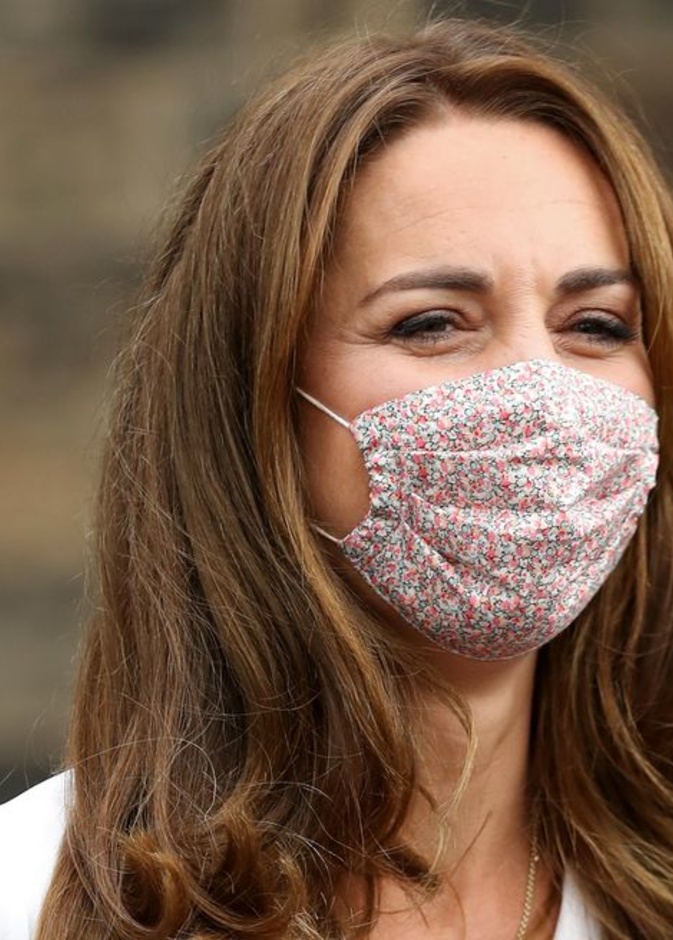 ما بين الطبية والقماشية.. حضور طاغي لأقنعة الوجه في المناسبات الملكية