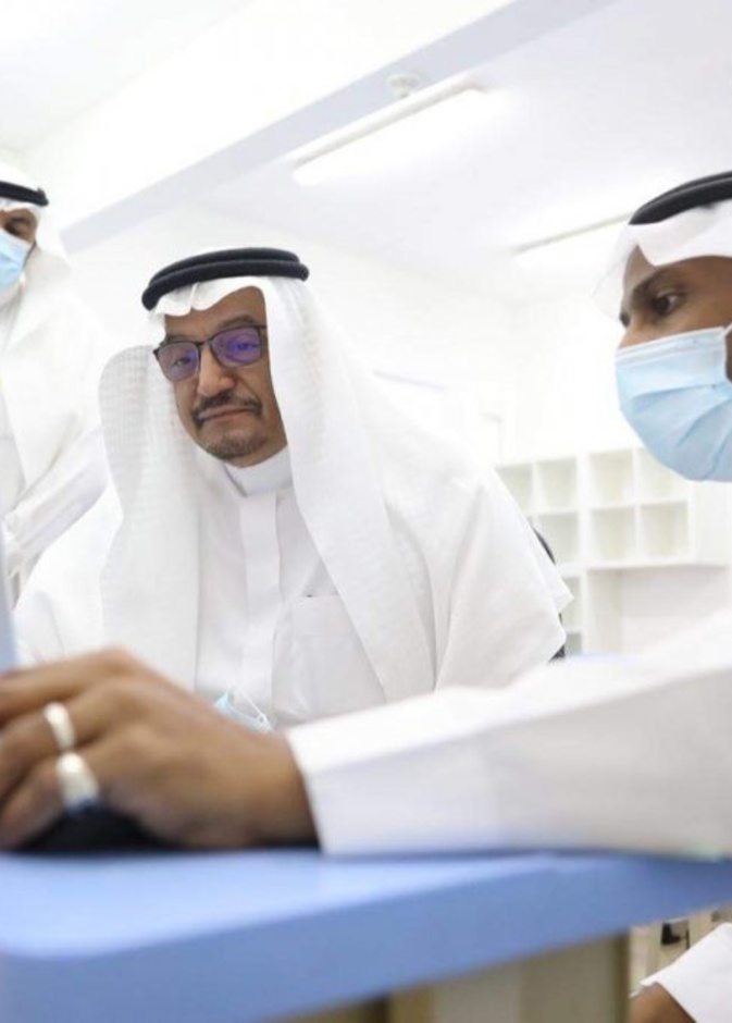 وزير التعليم السعودي يتابع منصة مدرستي