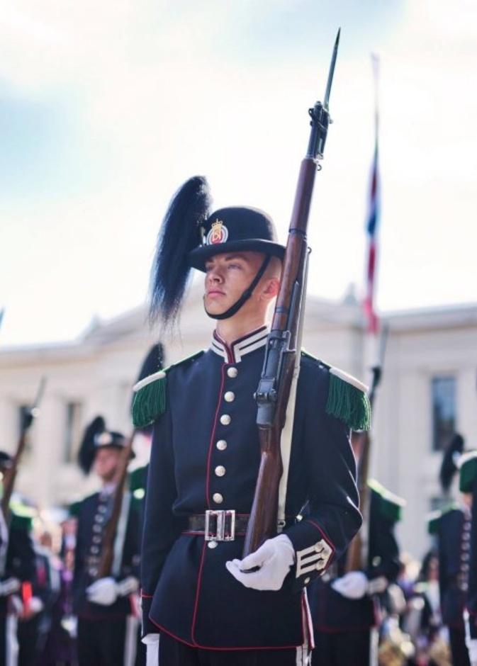 عدوى كورونا تطال حراس ملك النرويج