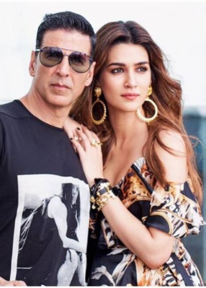 أكشاي كومار وكريتي سانون