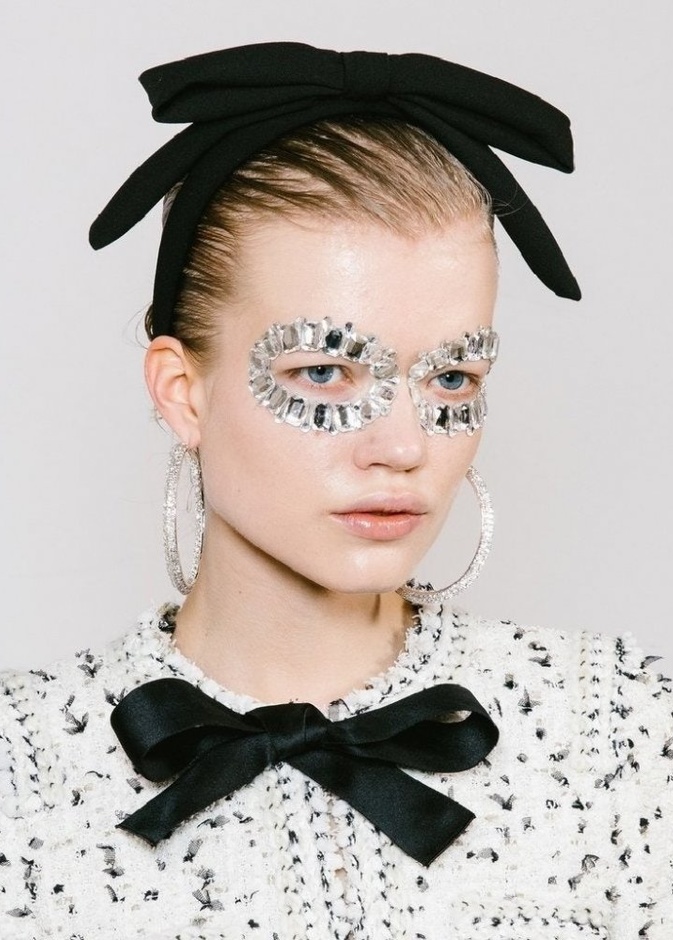  رسمات عيون مع الستراس الفضي من Giambattista Valli x