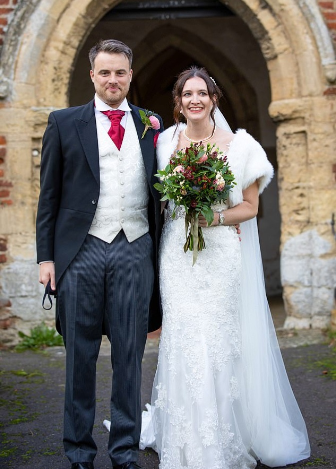  تم تنظيم و استكمال حفل الزفاف في فترة لم تتجاةز 24 ساعة