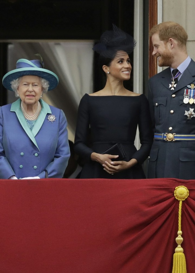 ملكة بريطانيا تنزع جميع الألقاب الملكية الخاصة بالأمير هاري: