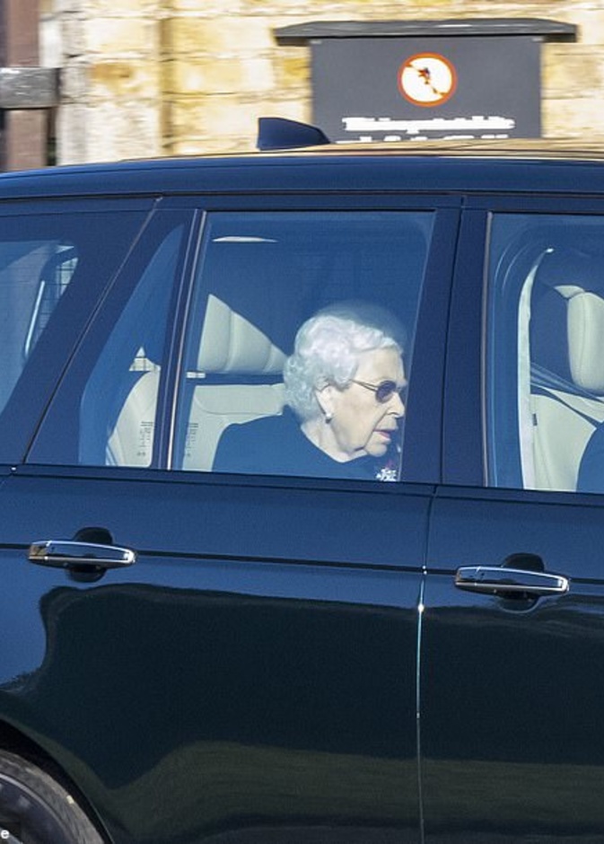 ملكة بريطانيا علقت في زحام مروري أثناء عودتها إلى وندسور بسبب الإغلاق