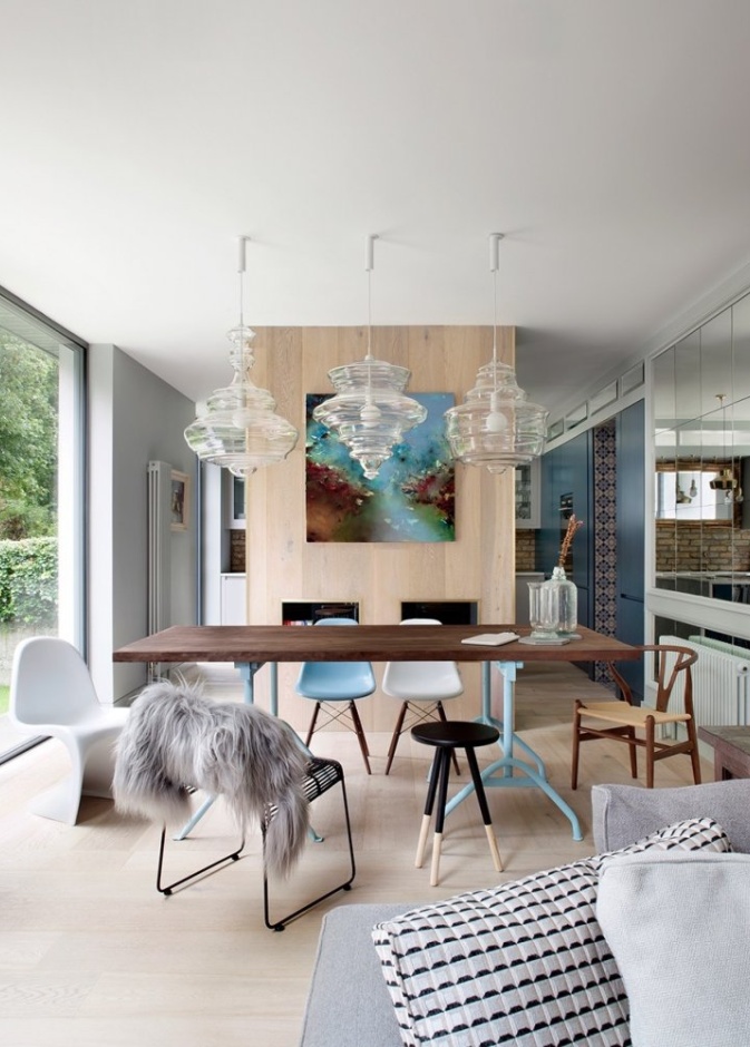  ‎إقحام تفاصيل باللون الأزرق الفاتح لغرفة طعام مودرن