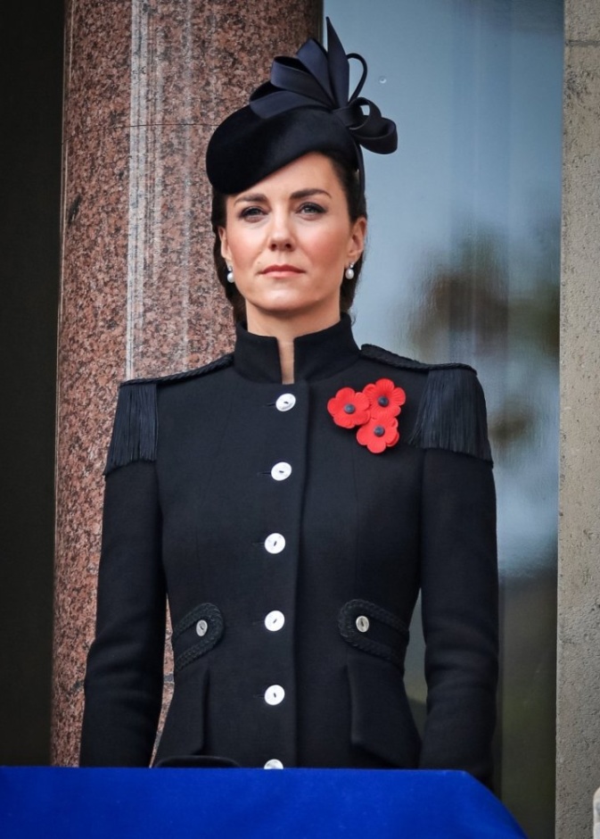  كيت ميدلتون تخطف الأنظار بأناقتها في أحد الذكرى