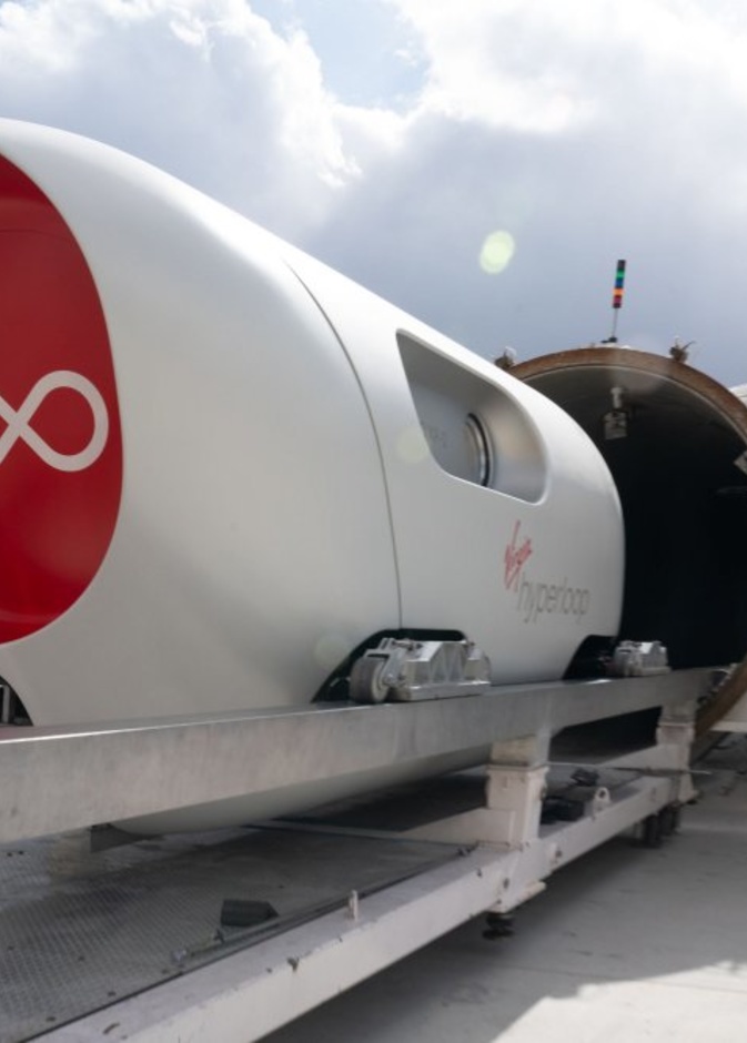 بدعم من شركة موانئ دبي العالمية "ڤيرجن هايبرلوب" تنجح في أول تجربة لنقل الركاب في الكبسولة