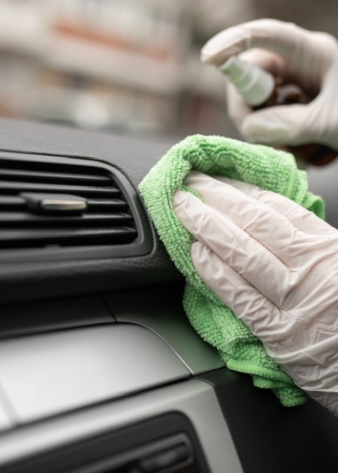 تعقيم وتطهير السيارة