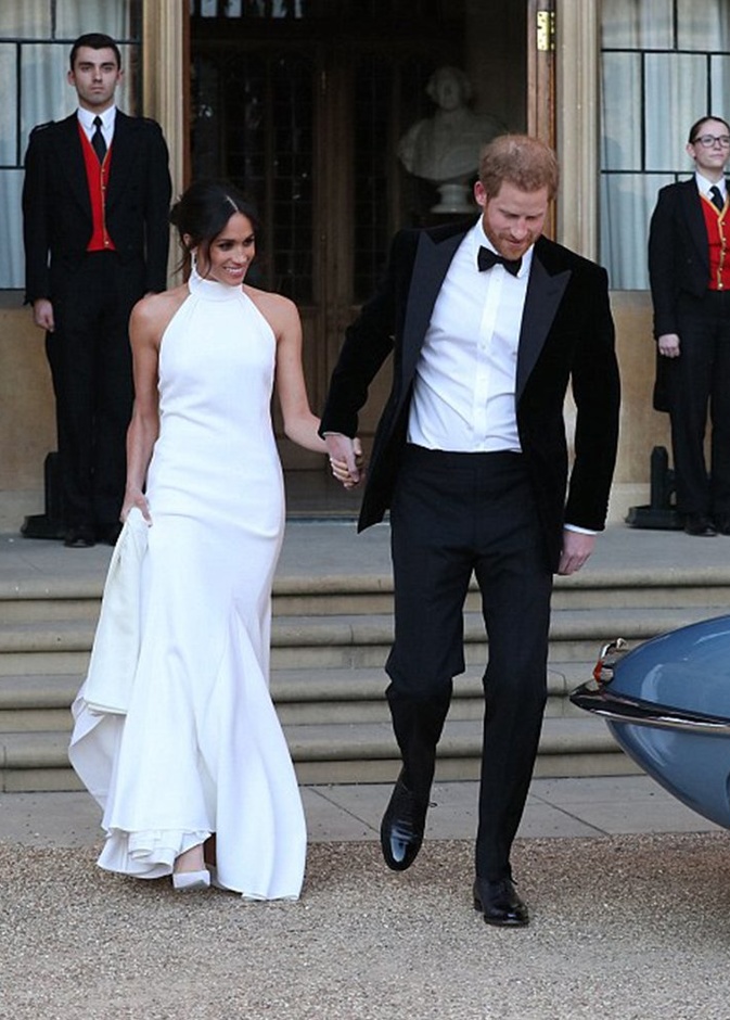 فساتين الزفاف الثانية لسيدات القصر الملكي.. فمن الأجمل؟