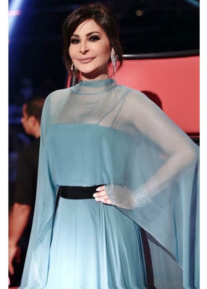  اطلالة أنيقة من Alberta Ferretti