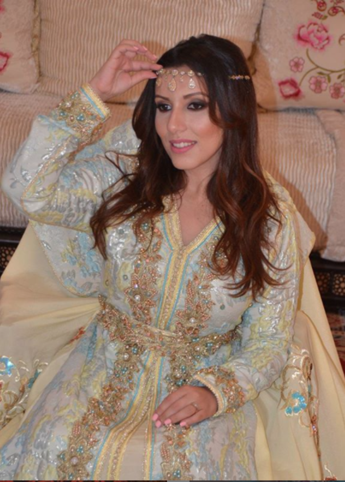 ألوان باستيلية ناعمة وجذابة باطلالة سحر الصديقي بالقفطان المغربي