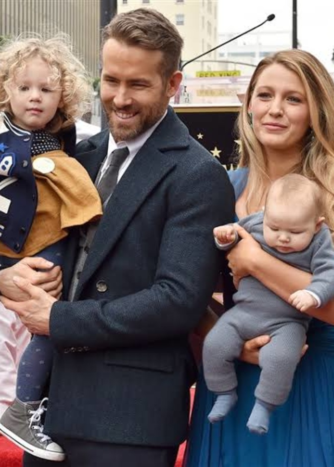 ريان رينولدز و بليك ليفلي وبناتهما