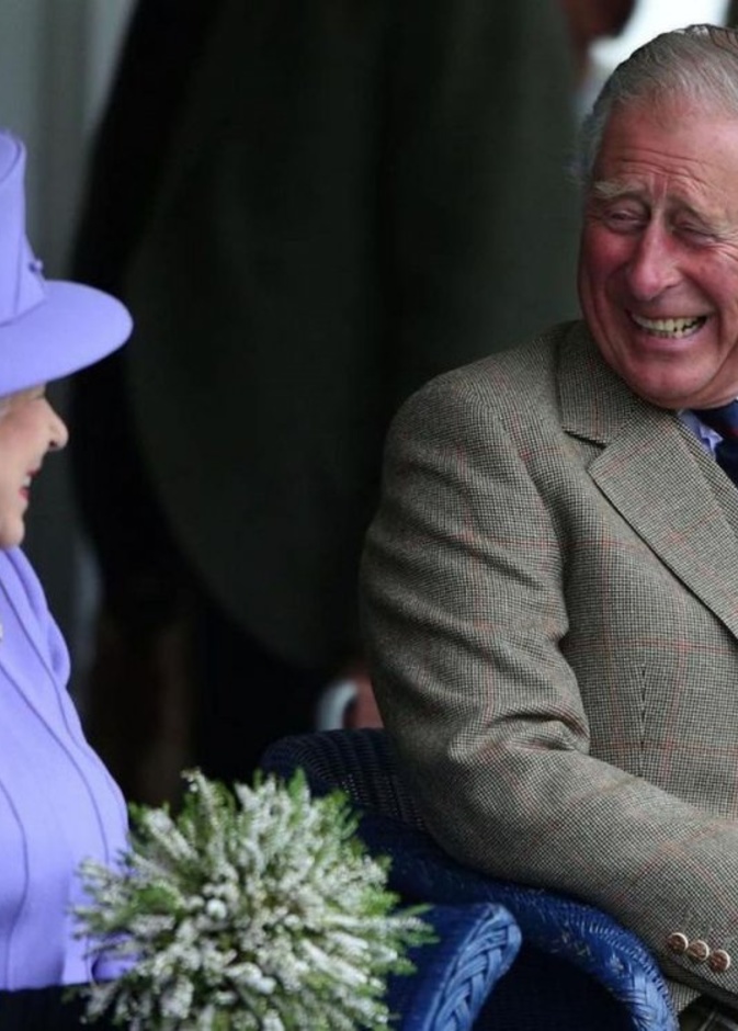 الأمير تشارلز ووالدته الملكة إليزابيث الثانية