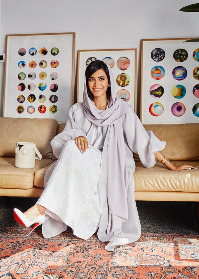 الفنانة التشكيلية الإماراتية فاطمة سيف العميمي