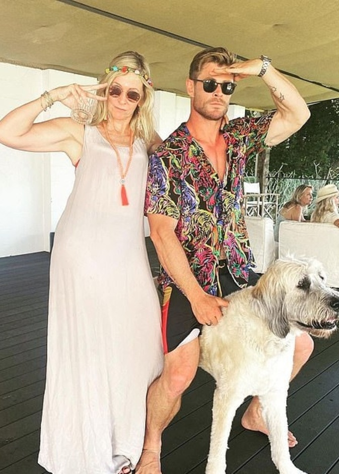 كريس هيمسورث و أمه