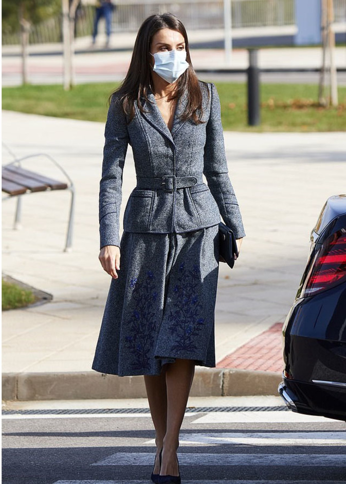 صور اطلالة ليتيزيا ملكة إسبانيا الأخيرة بالملابس الشتوية انيقة وملفتة