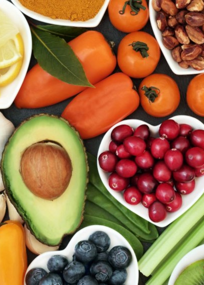  أكثري من تناول الاطعمة الغنية بالخضار والفاكهة