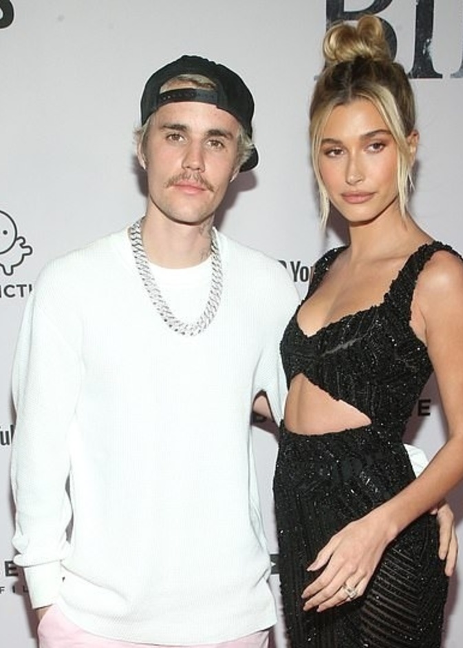 هايلي بالدوين تنفي وقوعها في حب جاستن بيبر في فترة علاقته بسيلينا جوميز