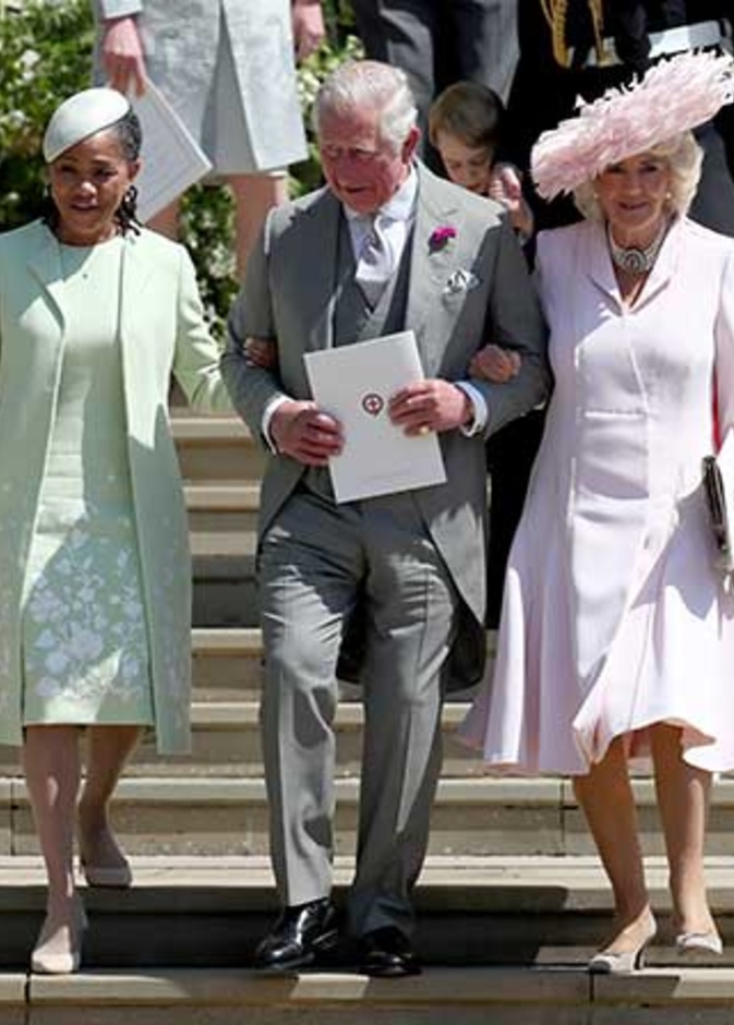 الأمير تشارلز حضر زفاف الأمير هاري ببدلة قديمة