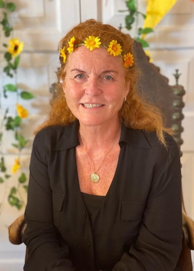 ما قصة الهدية القيمة التي عرضتها الملكة ورفضتها دوقة يورك بالنيابة عن ابنتيها؟