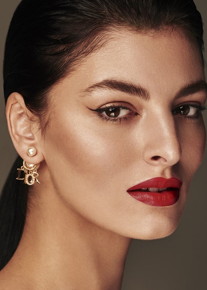 إطلالات جمالية تحتفل بأنوثة متألقة وراقية من Dior