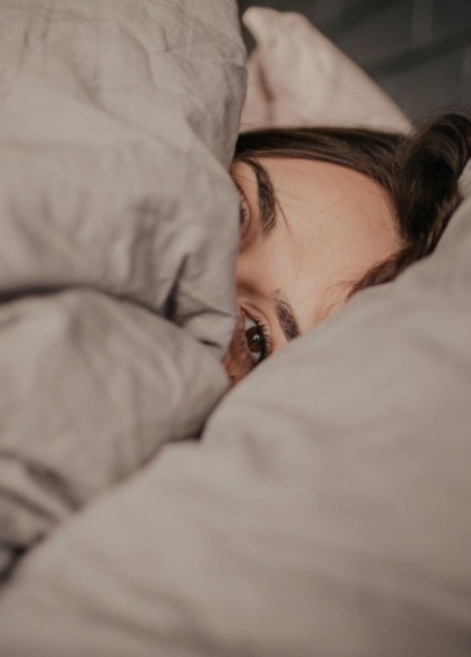  ما العلاقة بين الشعور بالخوف واضطرابات النوم