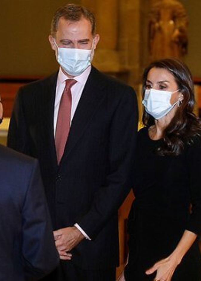 الملك فيليب والملكة ليتيزيا يقدمان جائزة "فرانسيسكو سيريسيدو" للصحافة