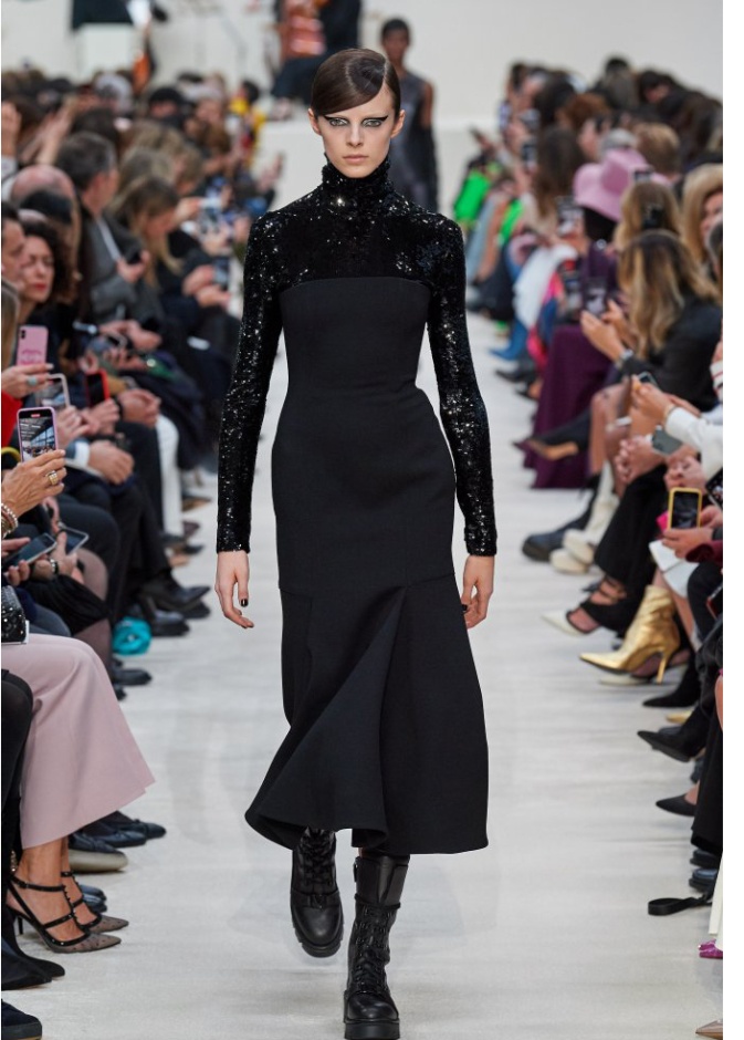 فستان أسود من Valentino