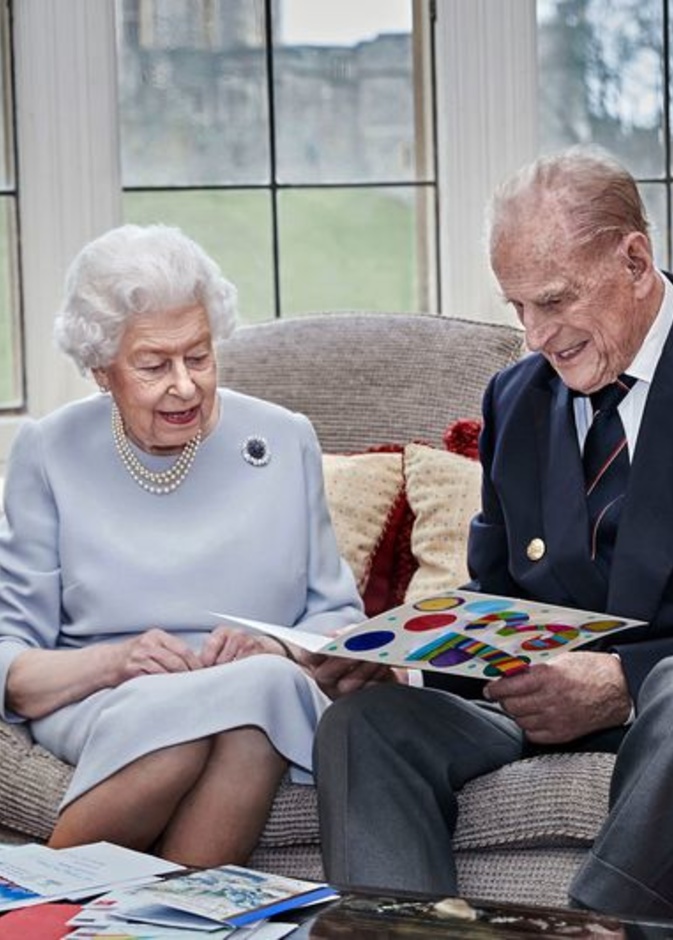 إطلالة الملكة اليزابيث والامير فيليب بمناسبة الذكرى السنوية ٧٣ لزواجهما