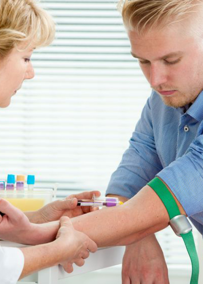 فحوصات طبية دورية يجب القيام بها للحفاظ على صحة الرجل