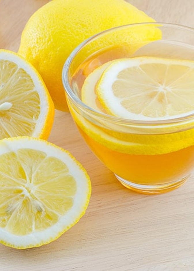 فوائد الليمون والماء الدافئ بعد الاكل