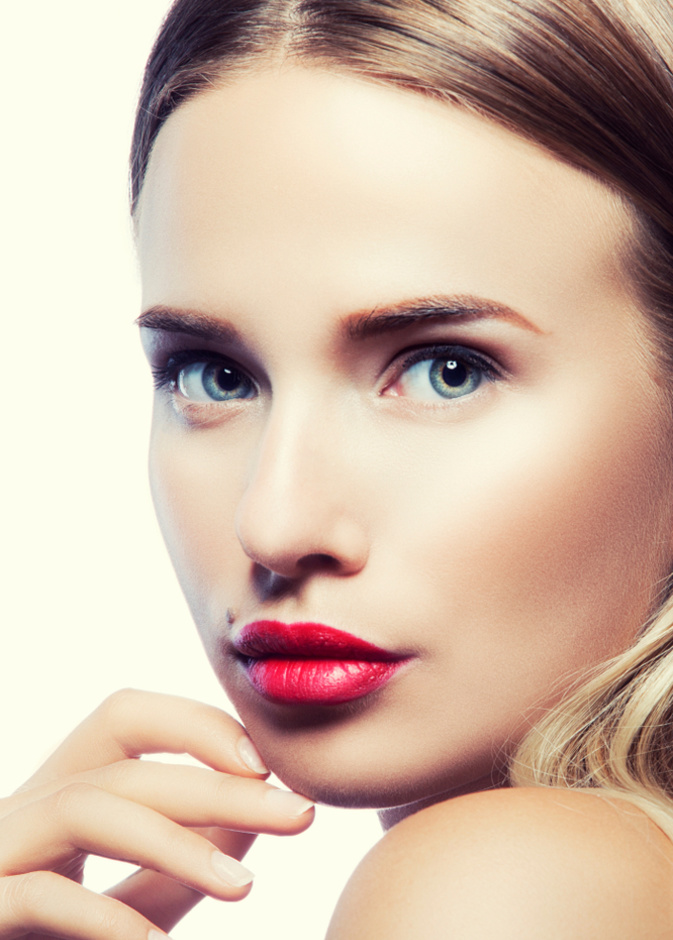 خطوات تكبير الشفاه بالمكياج لإطلالة جذابة