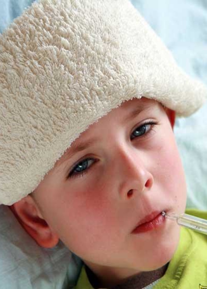 ما هي الاسعافات الاولية للاطفال عند ارتفاع درجة الحرارة