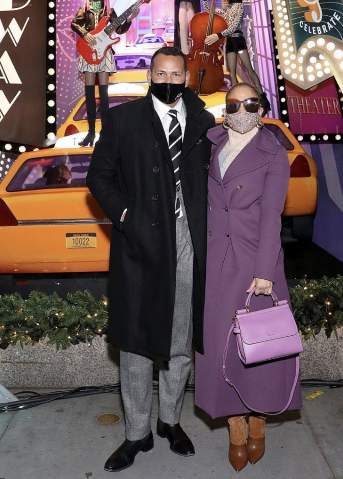 أحدث ظهور لجينيفر لوبيز برفقة خطيبها أليكس في نيويورك