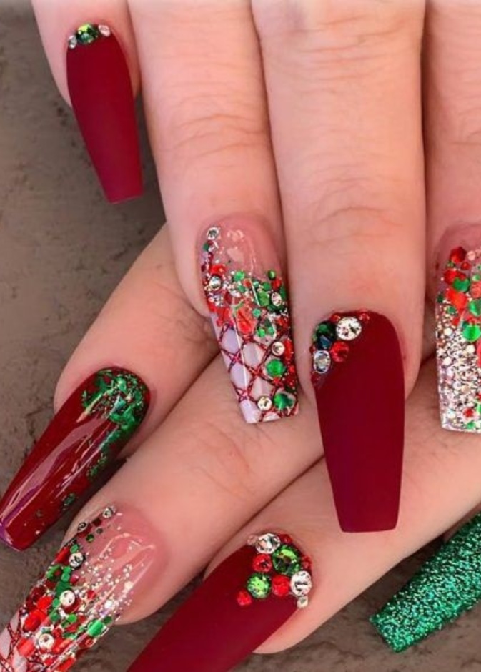 أساليب التفنن المختلفة برسومات الأظافر