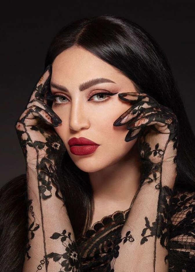 طريقة وضع مكياج باللون البرغندي بأسلوب فوز الشطي