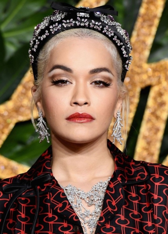 ريتا أورا بمجوهرات من لورين شوارتز