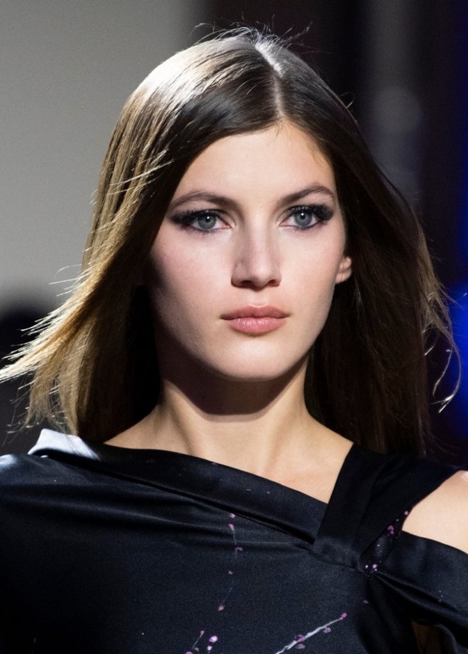 طريقة عمل مكياج عيون سموكي خليجي من دار Redemption