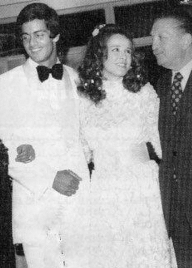 نجلاء فتحي خلال زفافها من سيف أبو النجا